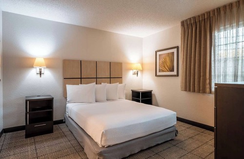 Park Central Hotel | Unwind in a Pet-Friendly Retreat with Full Kitchen Access