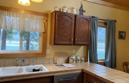 Plains Cabin | Family Cabin Retreat on the Clark Fork River, Rated 10/10