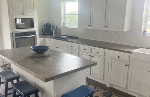 Kingston House | Tranquil Retreat with Lake Views and Family-Friendly Amenities