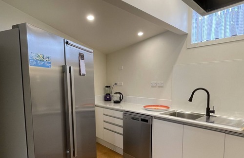 Oakura House | Relax and unwind in Quality accommodation - 2 min drive to beach.
