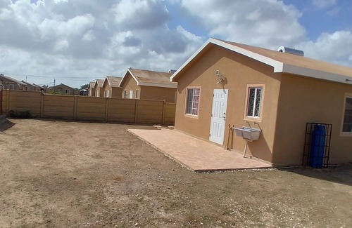 Portmore House | Serene Escape: Enjoy Oceanfront Views and Relaxation