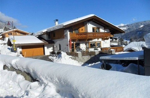 Medraz Apartment | Discover Relaxation at House Möderndorfer with Ocean Views