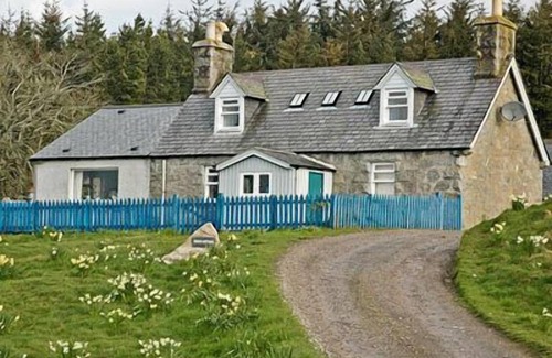 Lairg Cottage | Cozy Croft House with Woodburner and Family-Friendly Amenities