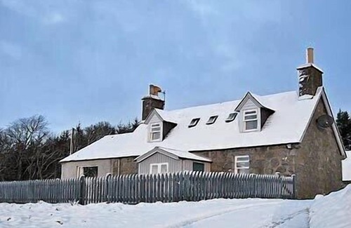 Lairg Cottage | Cozy Croft House with Woodburner and Family-Friendly Amenities