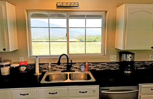 Murphy House | Guest Rated 10/10: Cozy 3BR House at Troon Estate Vineyard