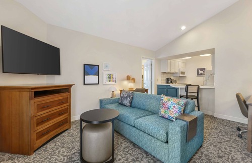 Herndon Apartment | Pet-Friendly Retreat with Kitchen & Top-Rated Service!