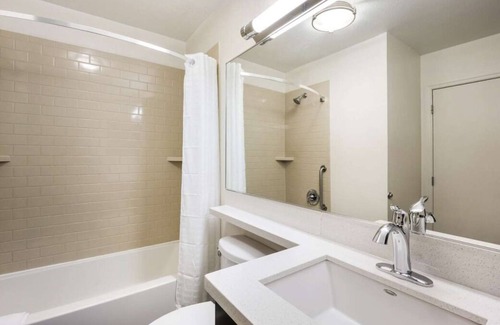 Nassau Bay House | Relax and Unwind! Pet-Friendly Property, Kitchen, Onsite Parking!