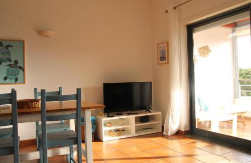 Telheiro Apartment | Relax and Unwind: Pool, Garden & Beach Near City Life