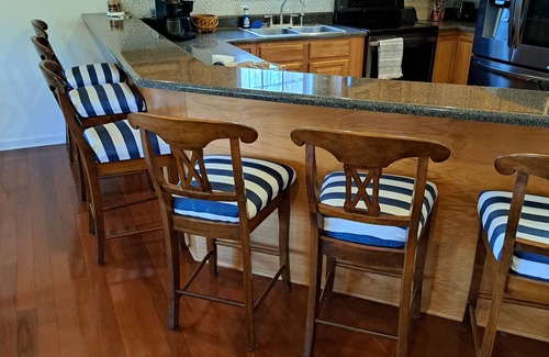 Newell House | Tranquil Retreat with Pool and Lake Views - Guest Rated 9.2