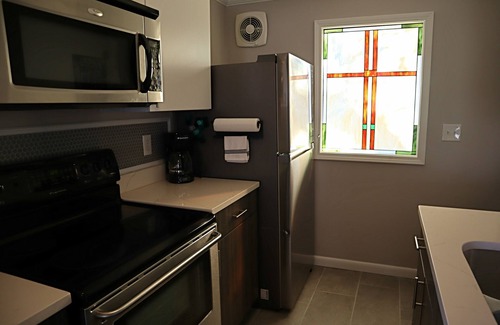 Miamisburg House | Unwind in Miamisburg with Hot Tub & Spa Amenities