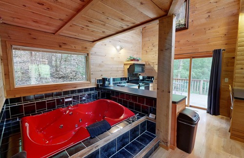 Norwalk Cabin | Inviting Retreat Amidst Wisconsin's Scenic Forests & Valleys