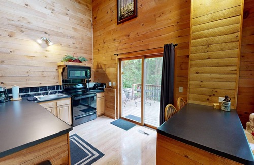 Norwalk Cabin | Inviting Retreat Amidst Wisconsin's Scenic Forests & Valleys