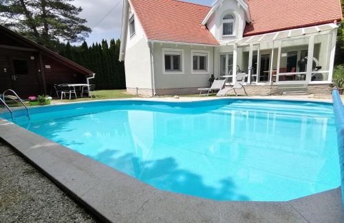 Bukfurdo Apartment | Top-Rated Relax Apartman Bükfürdő with Pool & Pets Welcome