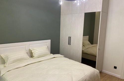 Rivne Apartment | Stylish Lakeview Apartments with Pool and Hot Tub
