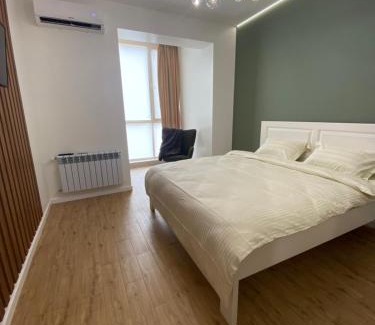 Rivne Apartment | Stylish Lakeview Apartments with Pool and Hot Tub