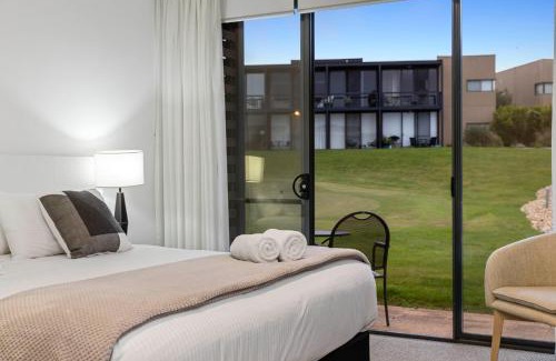 Fingal Apartment | Relax at 54: Oceanfront Getaway with Pool & Top Reviews