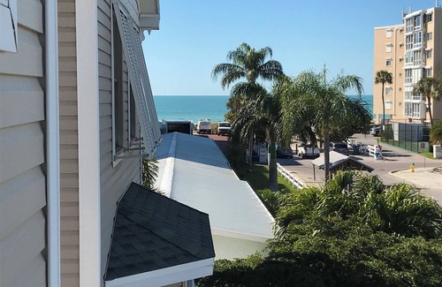 Holmes Beach House | Family Beach House with Ocean View and Top Amenities