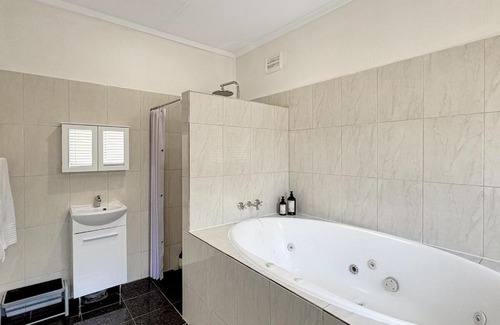 Broken Hill House | Relax At Gossan