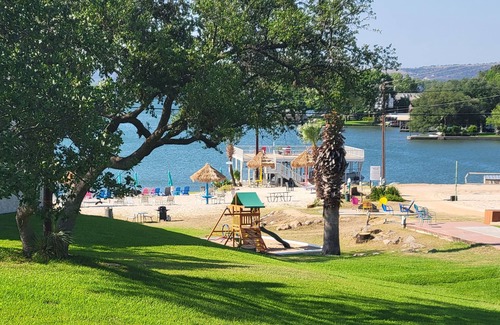 Granite Shoals Condo | Unwind at Lake LBJ Condo with Balcony & Scenic Views