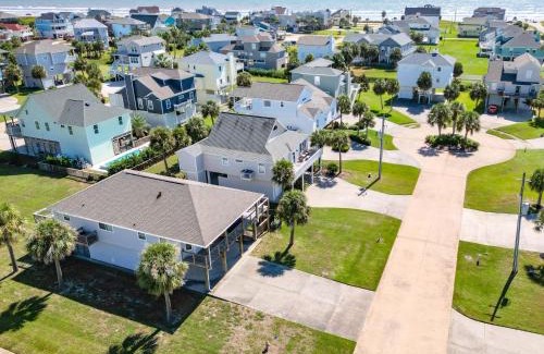 Pirates Beach House | Experience Our Beach Haven - Pet Friendly with Ocean Views