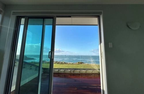 Cape Foulwind House | Relax at "Rocky Point" - a private, modern home w/cliff views of the Tasman Sea.
