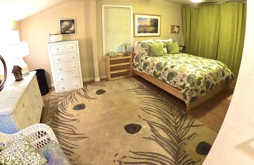 Lake Whitney House | Relax at Ruby's in Laguna Park