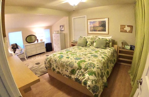 Lake Whitney House | Relax at Ruby's in Laguna Park