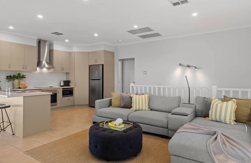 Hayborough House | Unwind at Rupara - Oceanfront Strandhaus, Pet Friendly Retreat