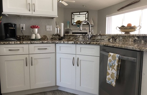 Auburndale House | Experience Southern Exposure: Pool, Lake & Spa Awaits