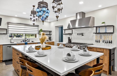 Temple Terrace House | Relax at The Fairway Estate | Luxe 8BR w/Pool & Spa