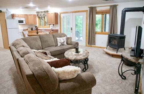 Sidney House | Tranquil Deer Tracks Lodge: Guest Rated 9.8 with Spa & More