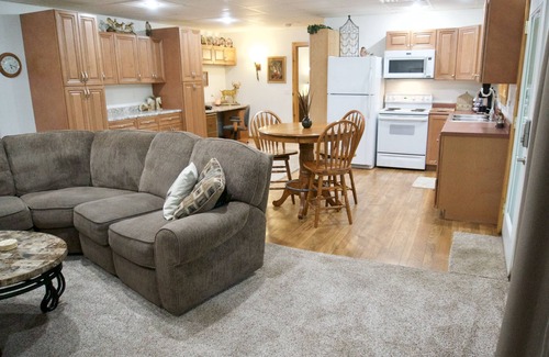 Sidney House | Tranquil Deer Tracks Lodge: Guest Rated 9.8 with Spa & More