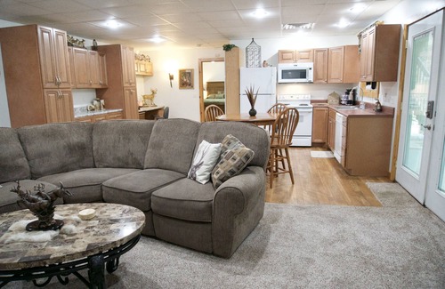 Sidney House | Tranquil Deer Tracks Lodge: Guest Rated 9.8 with Spa & More