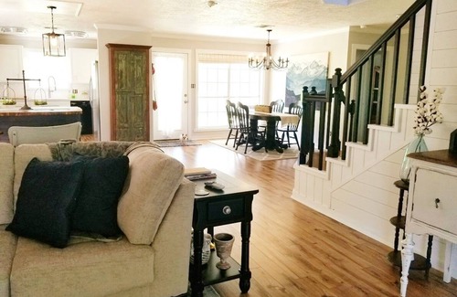 Ragley House | Tranquil Retreat at The Ragley Rendezvous Near Coushatta