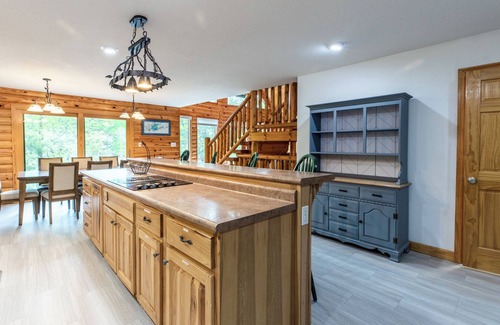 Big Creek House | Indulge at Windsor Cove Norris Lake with Pool and Fire Pit