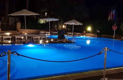 Cenaia Apartment | Unwind in Comfort at CYCLAMEN: Pet & Child Friendly Retreat