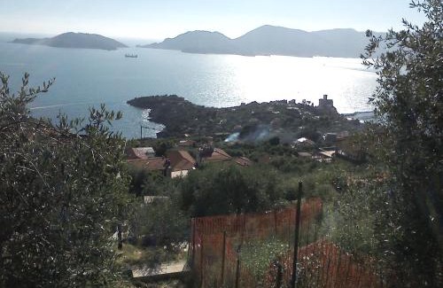 Brugnato Apartment | Inviting Oceanfront Retreat at Relax Brugnato
