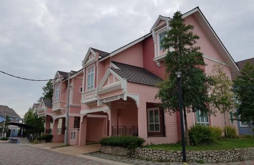 Gambang Villa | Unwind @ Bukit Gambang Resort City with Poolside Fun