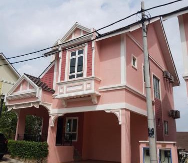Gambang Villa | Unwind @ Bukit Gambang Resort City with Poolside Fun