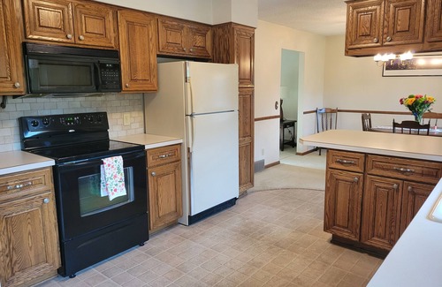 Albert Lea House | Cozy 3-Bedroom Home with Large Yard Near the Lake