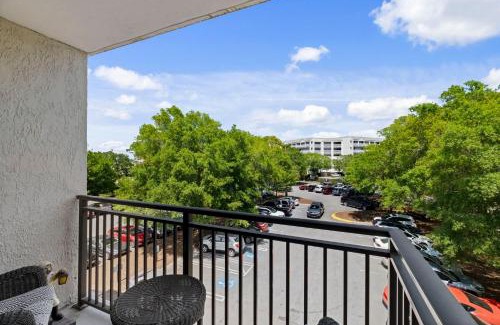 Harbour Town Apartment | Seaside Retreat: Resort-Style Condo in Harbour Town