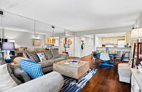 Harbour Town Apartment | Seaside Retreat: Resort-Style Condo in Harbour Town