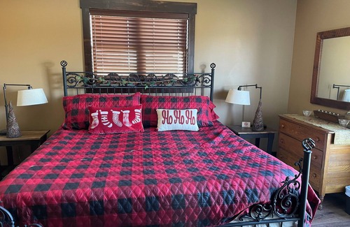 Fairview  Highland County Other | Tranquil Country Getaway on Family Farm - Rated 10/10