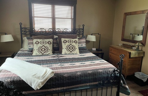 Fairview  Highland County Other | Tranquil Country Getaway on Family Farm - Rated 10/10