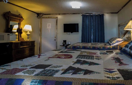 Rice Lake Cabin | Delightful Antique Room at Curriers Lakeview Hotel