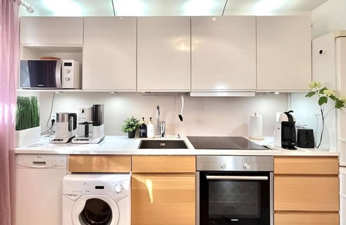 Etelainen District Apartment | Relax by the Sea | 4 Min to Beach & Free Parking