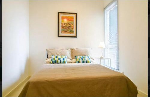 Bunga Paya Pantai Apartment | Unwind at Malacca River: 4-Star Comfort with Pool & Hot Tub