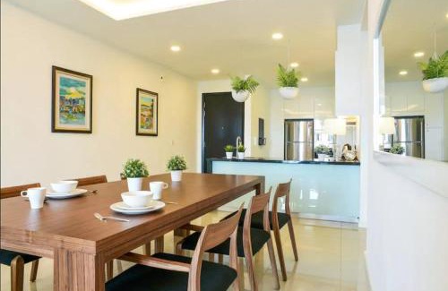 Bunga Paya Pantai Apartment | Unwind at Malacca River: 4-Star Comfort with Pool & Hot Tub