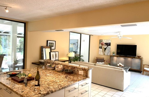 Osprey Condo | Relax and Enjoy: Oceanfront Oasis with Spa & Pool