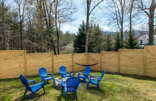 Oakley House | Inviting Village Mountain Home near Biltmore & Parkway